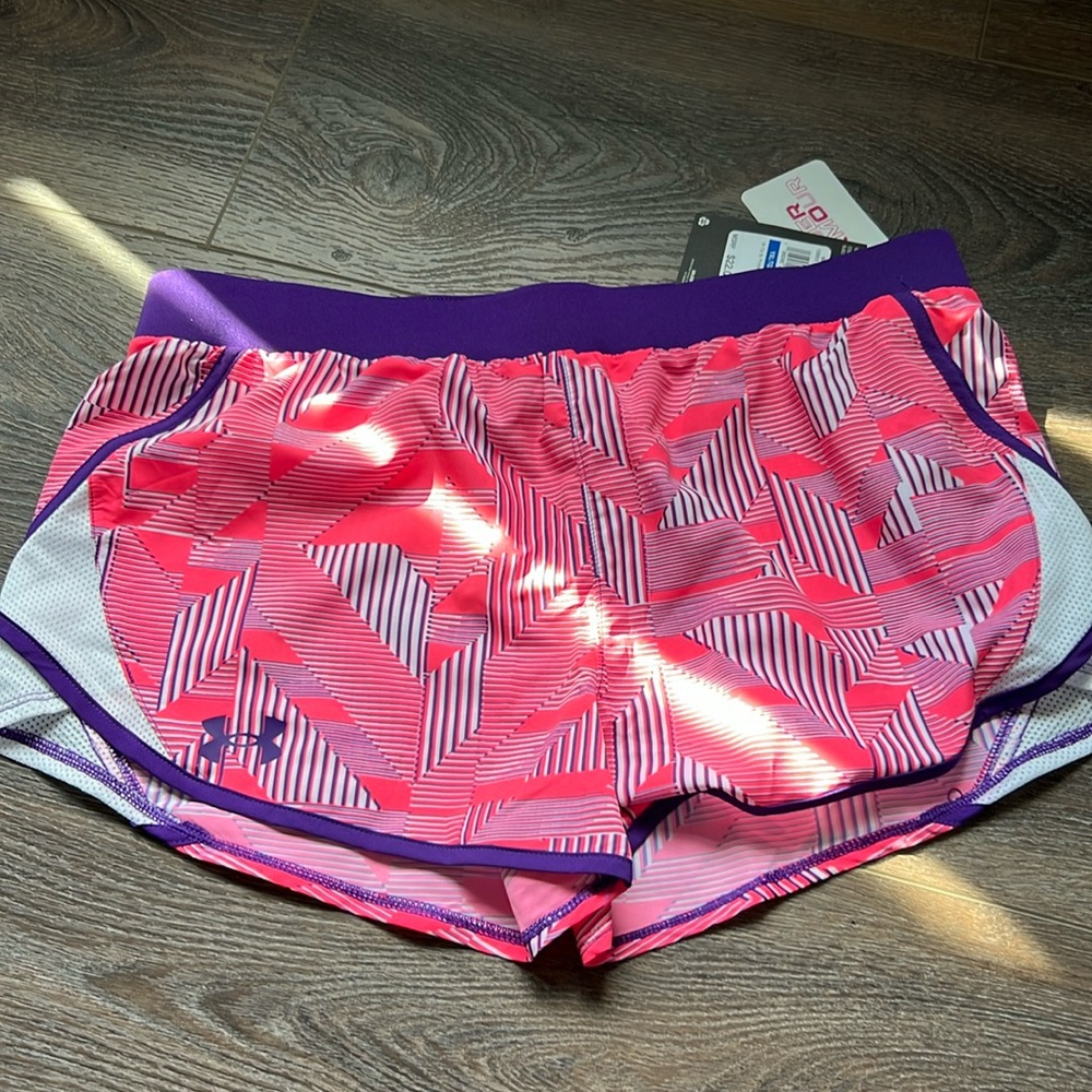 NWT Girls YXL Under Armour Printed Shorts